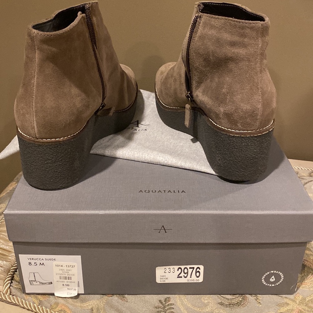 Aquatalia Vina Suede Wedge Platform Ankle Booties; 8.5 - Picture 4 of 8